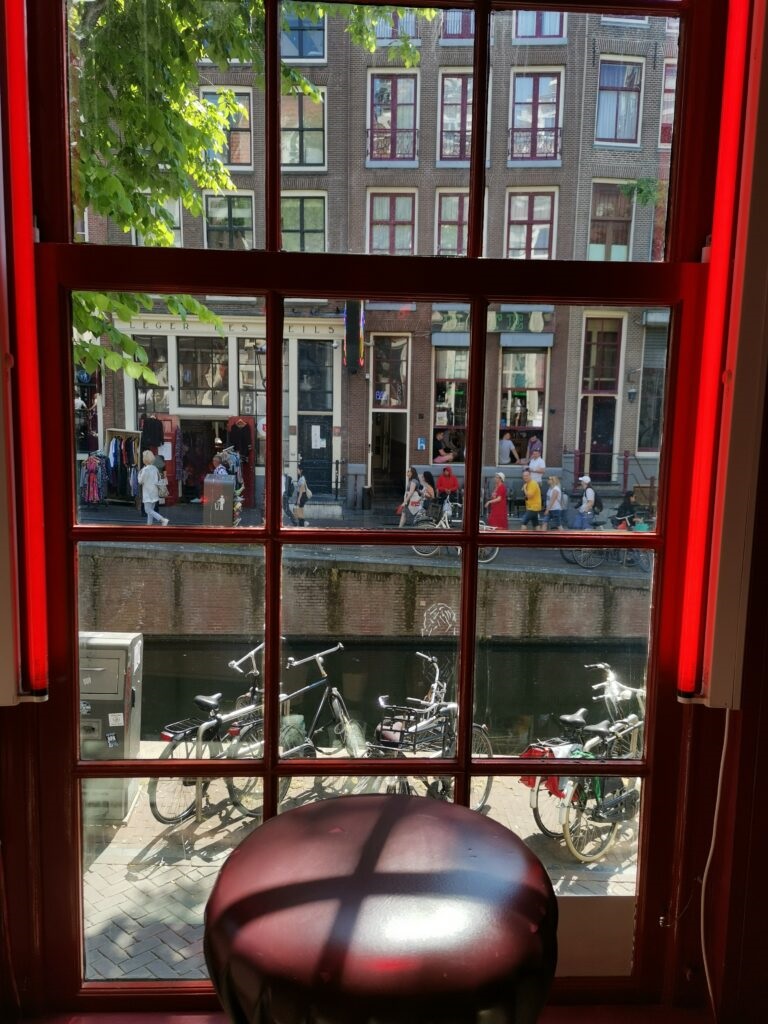 Amsterdamas sarkanās gaismas: iespaidi no muzeja un slavenā kvartāla vēsture